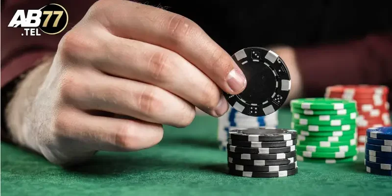 Bluff trong poker là gì? Lợi ích khi bluff trong poker 2 Dùng chiến thuật semi bluff ngay có hiệu quả cao